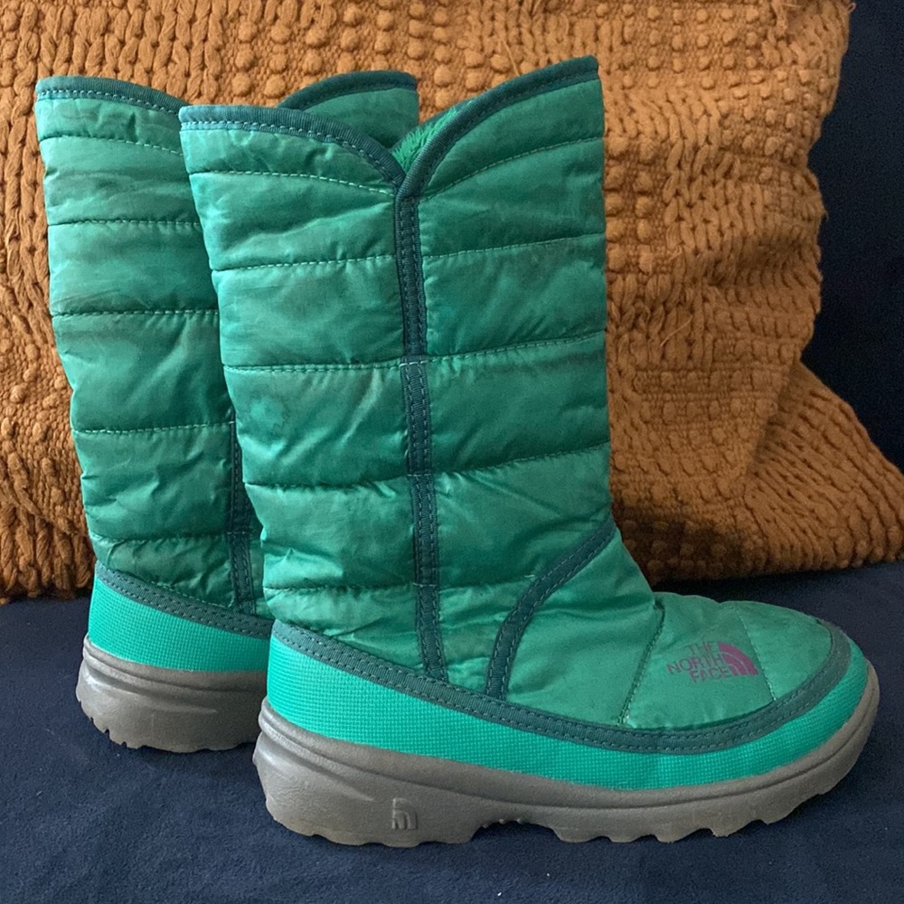 THE NORTHFACE, Girls size 13, winter boot, green/purple, EXCELLENT condition